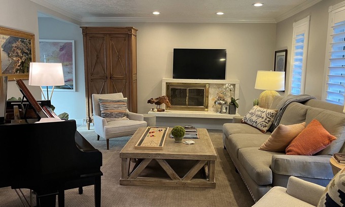 Bountiful House | Beautifully decorated home - Close to Everything!!