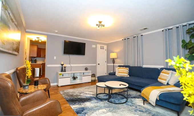 Downtown Baltimore House | BEAUTIFULLY FURNISHED COZY ENSUITE 2BR3 BA IN UPPER FELLS POINT, BALTIMORE
