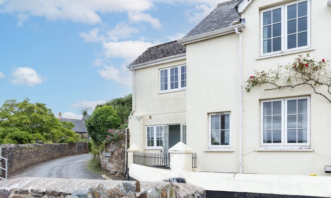 Dittisham Cottage | Beautifully Presented Cottage for Four with Wood Burner