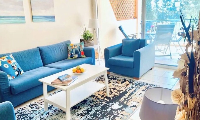 Universal Apartment | Beautifully presented 2 bedrooms apartment with a pool and garden view.