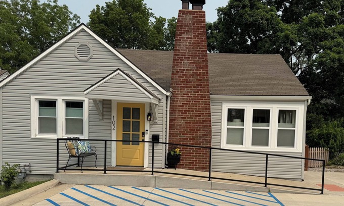 Lee's Summit House | Beautifully remodeled historic home steps away from downtown Lee's Summit, MO