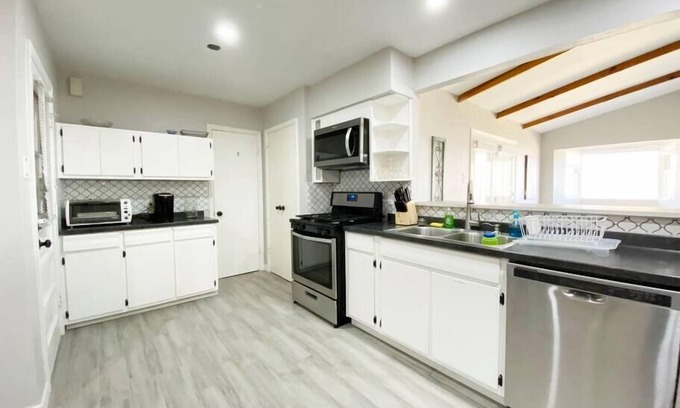 Biggs Field House | Beautifully remodeled home in the quaint neighborhood in northeast El Paso