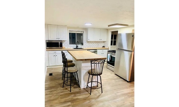 Lakeview House | Beautifully Remodeled Home Near the Universities
