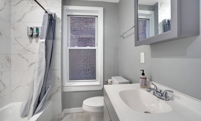 Roselle Park Apartment | Beautifully Renovated Luxurious 3 Bd Apt.Near SCHOOLS&Bus Transits!Pet Friendly