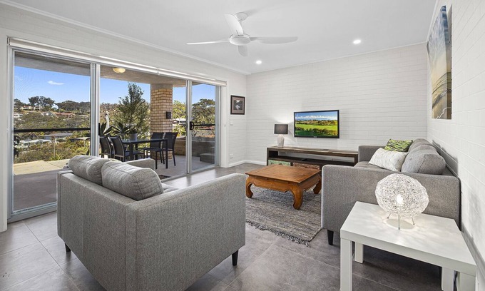 Korora Apartment | Beautifully renovated 2 bedroom retreat in a prime beachside location