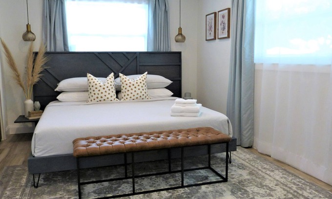 Largo House | Beautifully renovated house close to beaches