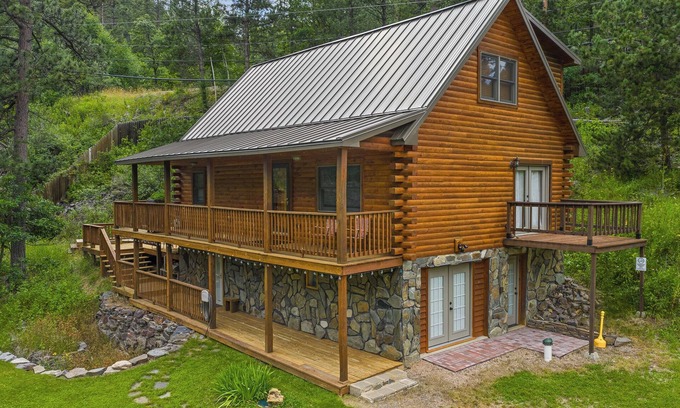 Deadwood Cabin | Beautifully Renovated Property Just off Highway Close to Trails and Lead!