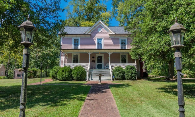 Esmont House | Beautifully Restored Turn of the Century Farmhouse on Private and Remote Farm