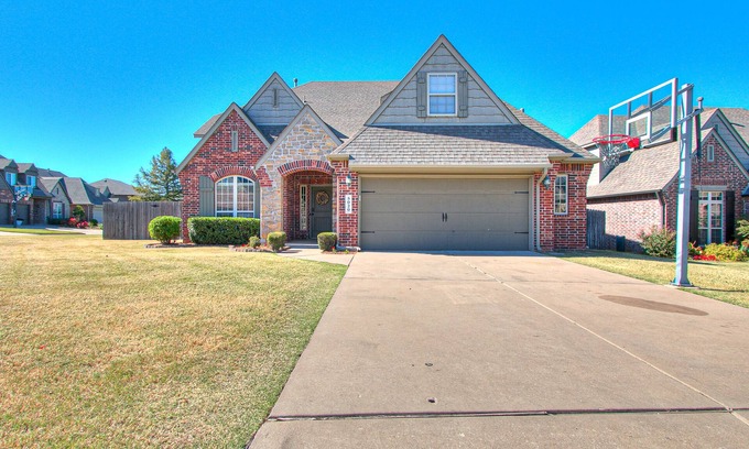 Tulsa House | Beautifully Spacious Tulsa Treasure