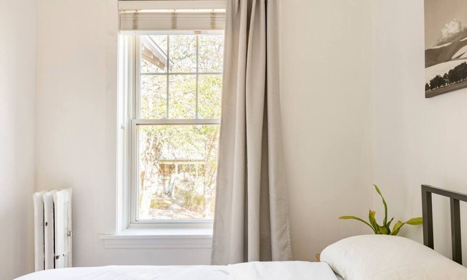 South Evanston Apartment | Beautifully Styled Apartment in South East Evanston