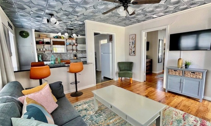 San Antonio House | Beautifully Styled Home with Garage-Perfect Short or Long Stay!