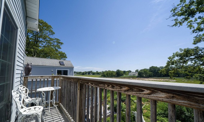 Pine Orchard House | Beautifully Updated Beach House w/ Views! - Prime Location!!!!