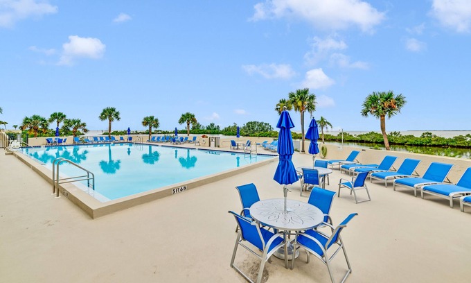 Hudson Apartment | Beautifully updated condo directly on the Gulf of Mexico with breathtaking views