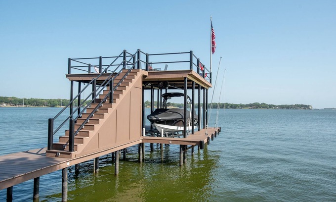 Tool House | Beautifully Updated Family Getaway on Cedar Creek Lake