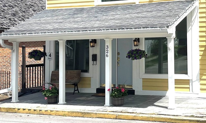 Perryville Cottage | Beautifully updated riverside 1840 cottage on the bourbon trail near Danville
