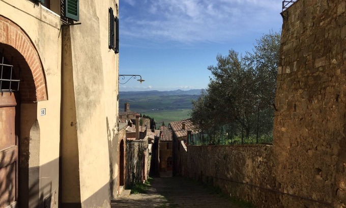 Montalcino Apartment | Beauty And Serenity In A Premium Montalcino Location That Will Sleep 4 Adults.
