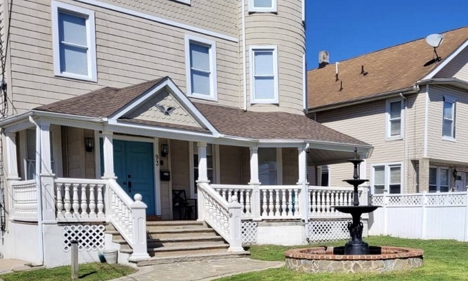 Long Branch House | Beauty by the Sea - 7bd Charming House 5min Walk to Beach - Pet Friendly