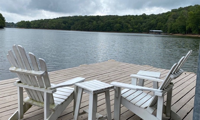 Springdale Cabin | Beaver Lake Paradise with Bunkhouse