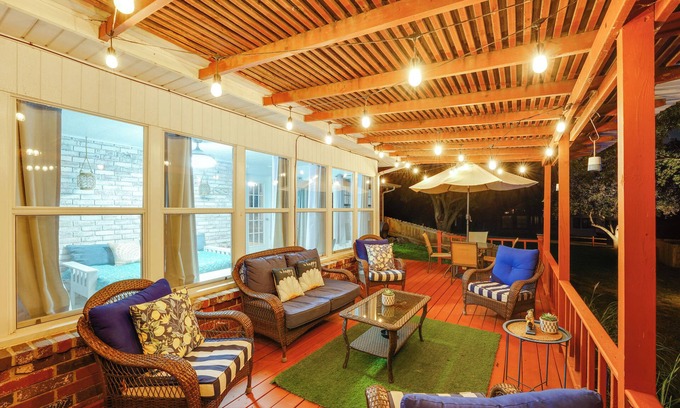 Springdale House | Beaver Lake Retreat w/Deck: Paddle, Bike, Relax!
