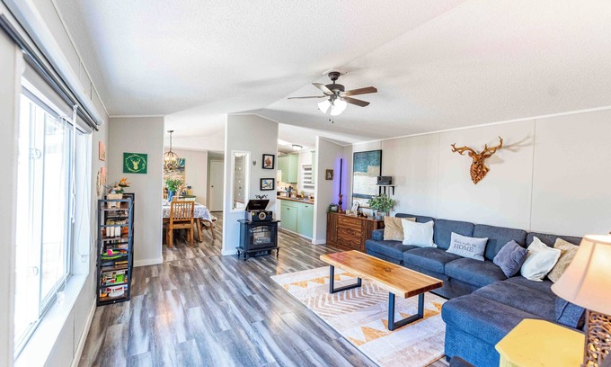 Division No. 11 Resort | Beaver Lodge - 33 Acres of Secret Getaway, House with AC, RV Parking