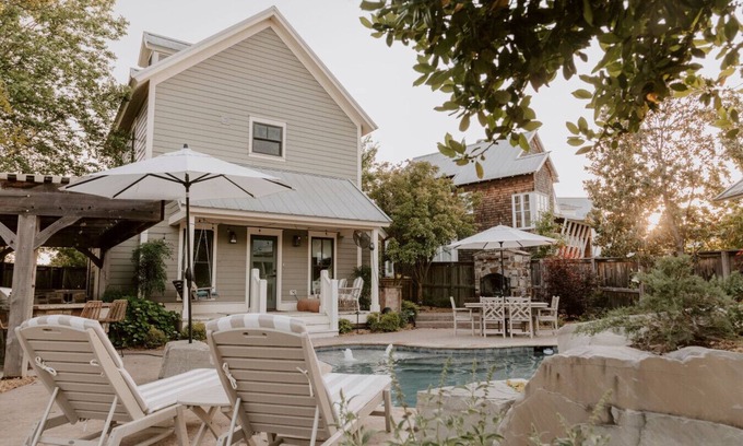 Eufaula House | Beck's Bungalow Private Pool & Hot Tub | Carlton Landing Guest Favorite