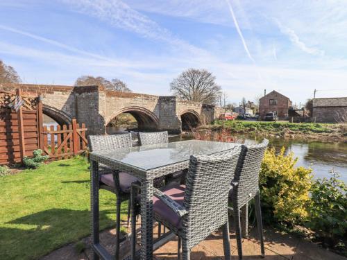 Eamont Bridge House | Beckside Cottage