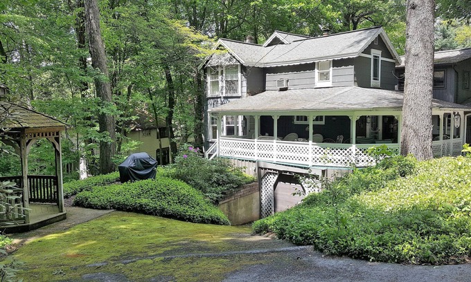 Mount Gretna Cottage | Becky's Gift on Muhlenberg