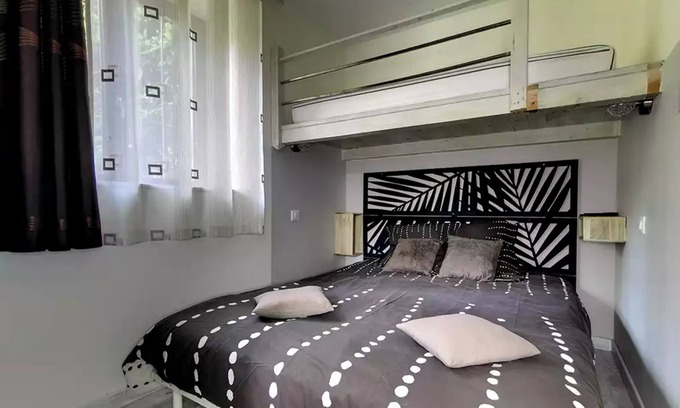 Mostuejouls Bed & Breakfast | Bed and Breakfast 'Chambres D'hôtes - Les Baumes' with Shared Pool, Wi-Fi and Air Conditioning