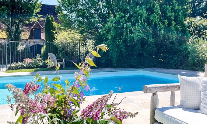 Tourtoirac Bed & Breakfast | Bed and Breakfast 'Domaine De Pragelier, Petronille' with Shared Pool and Wi-Fi