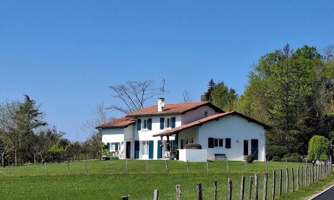 Villefranque Bed & Breakfast | Bed and breakfast LASCARAY 2 persons