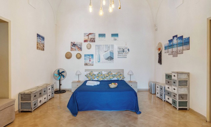 Seiano Bed & Breakfast | Bed and Breakfast 'Camera Tiberio In Villa Vista Mare' with Shared Terrace and Wi-Fi