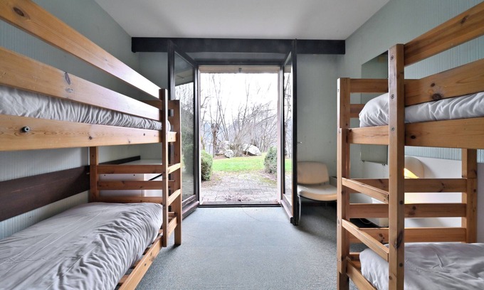 Garin House | Bed and Breakfast 'La Moraine N°5 - Chambre 4 Pers' with Mountain View, Terrace and Private