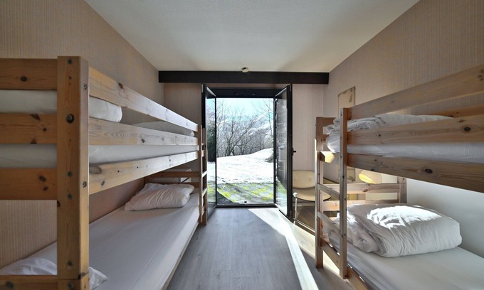 Garin House | Bed and Breakfast 'La Moraine N°11 - Chambre 4 Pers' with Mountain View, Terrace and Garden