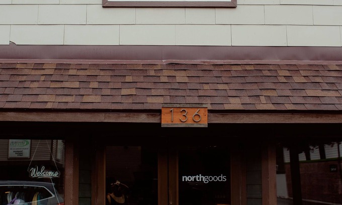 Grantsburg Apartment | Bed & Breakfast Club: private 80’s themed apartment