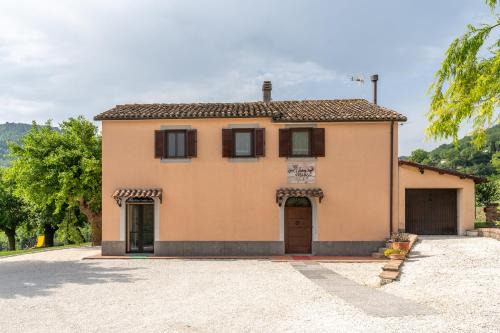 Arcevia Bed & Breakfast | Bed & Breakfast In vino veritas