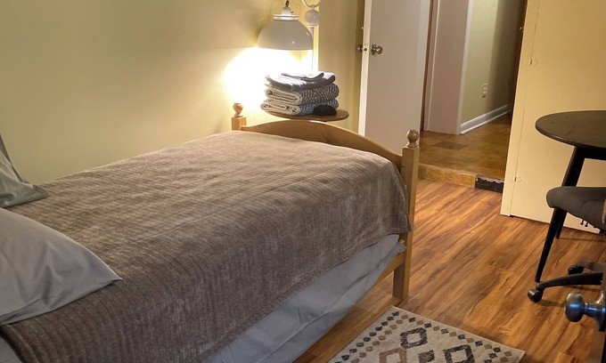 Silver Spring House | BED, PILLOW, SHOWER, FRIDGE &n MW