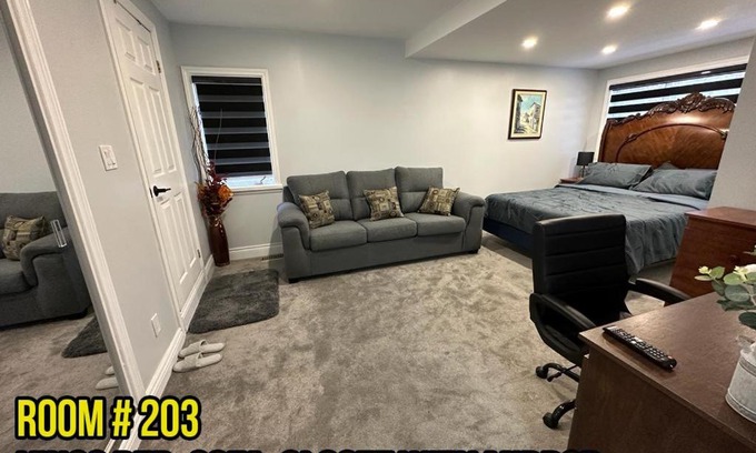 Rockwood House | Bedroom for couple with free parking