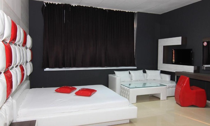 Ruse House | Bedroom Place Guest Rooms
