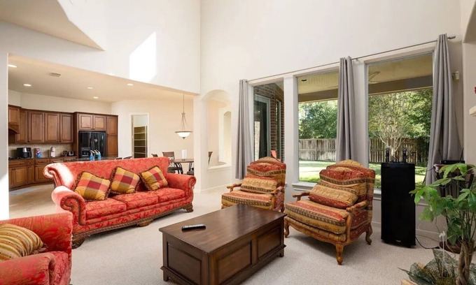 Cypress House | Bedroom with 3.5-Bathroom near Golf Course!