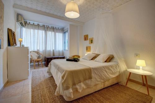 El Botanic Apartment | Beds & Breaks Desplat