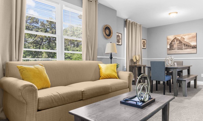 New Castle Hotel | Beds on Broadmoor Two Units