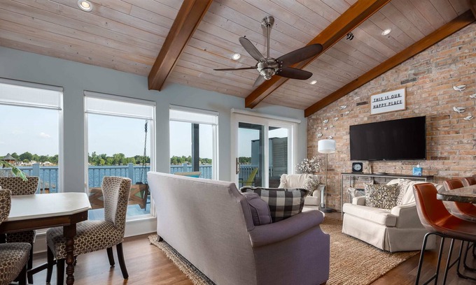 New Roads House | Bee Happy | Peaceful Panoramic Views at FR