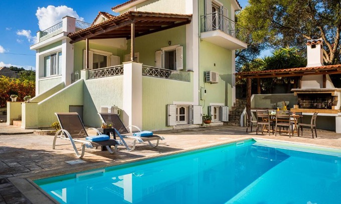 Pesada Villa | Bee's Knees Retreat