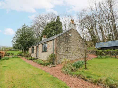 Ellon House | Beechgrove Cottage - Pitmedden Gardens