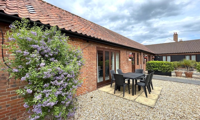 Wood Norton House | BEECHWOOD, family friendly, character holiday cottage in Foulsham
