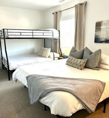 People's Freeway Apartment | Beehive Escape -Salt Lake City