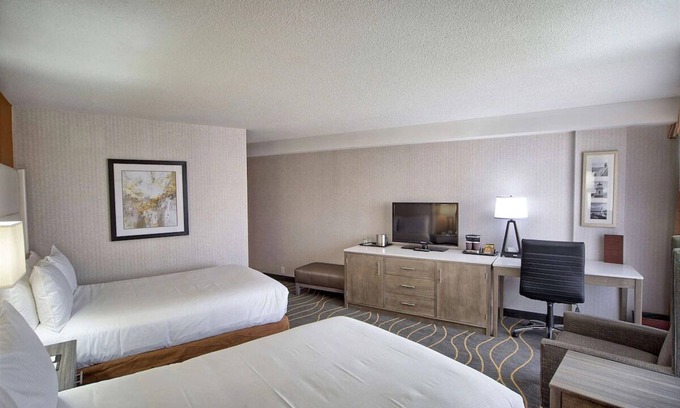 South Portland Hotel | Begin Your Portland Adventure from Our Family-Friendly, Central Hotel