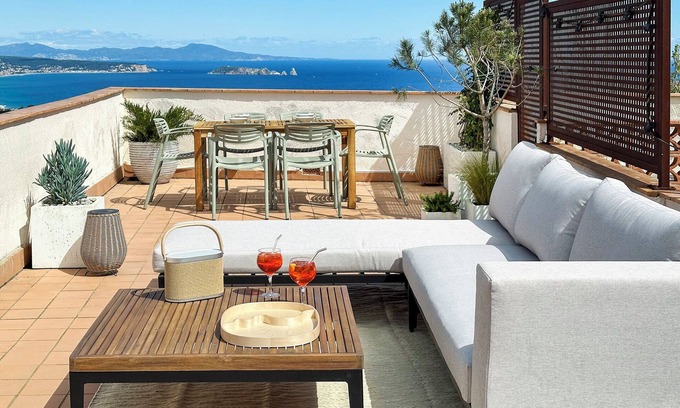 Begur Apartment | Begur Sunset ,2 bedroom loft close to the center of Begur. With terrace and gorgeous sea views (H42)