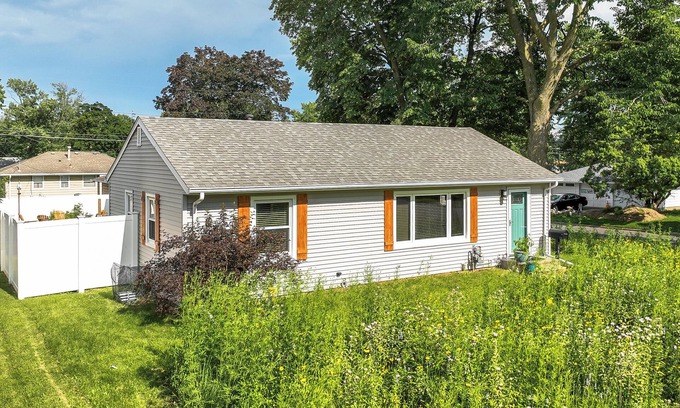 Richfield House | BeHome: Your Cozy, Fun Getaway! Fabulous Richfield with AC, WiFi