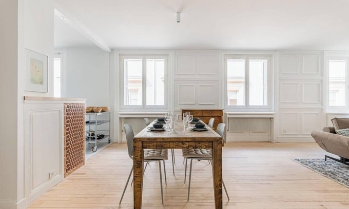 Centre Ville Apartment | Beige Hospitalité - Adriana - 120m², hypercentre, tram 1 ch